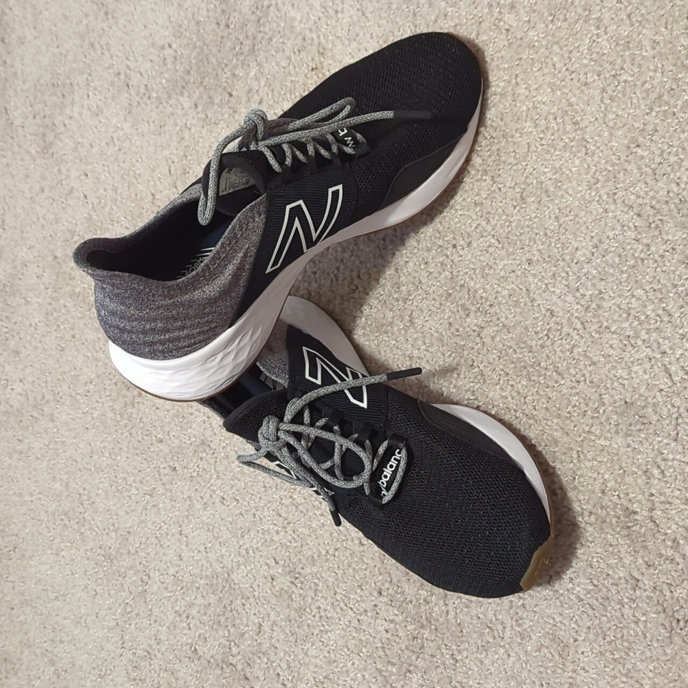 New Balance Fresh Foam Roav Women's size 9.5